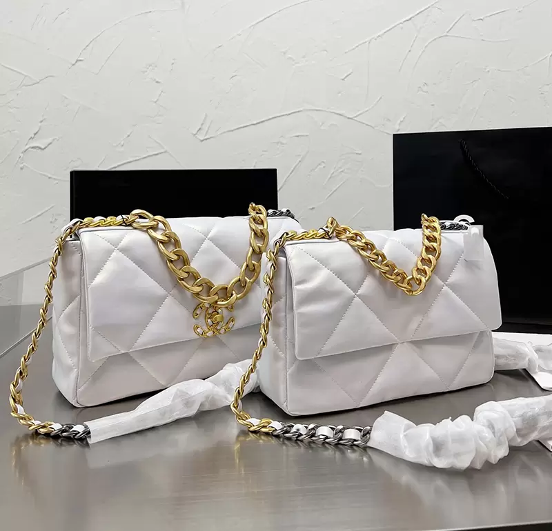 

Shoulder Bags Women Hobo handbags metal leather chain All-match 2022 Top Quality Patchwork Party Package Luxurys Fashion Crossbody Designer Handbag Shopping Bags, White