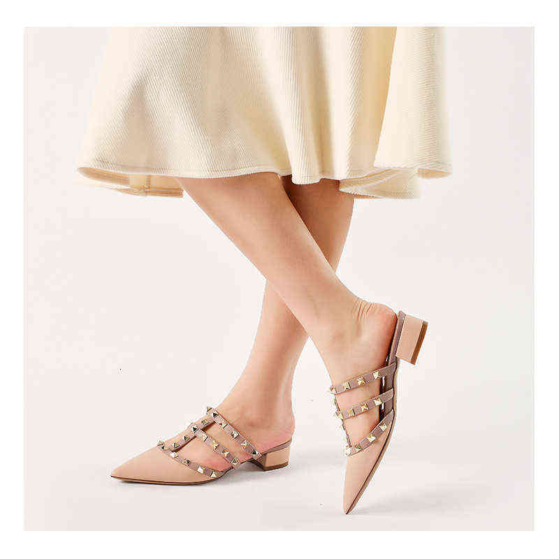 Pantoufles de moitié pointues Femme Ve Famille Rivet High-Heeled Wear Inster Sandales à la mode Baotou