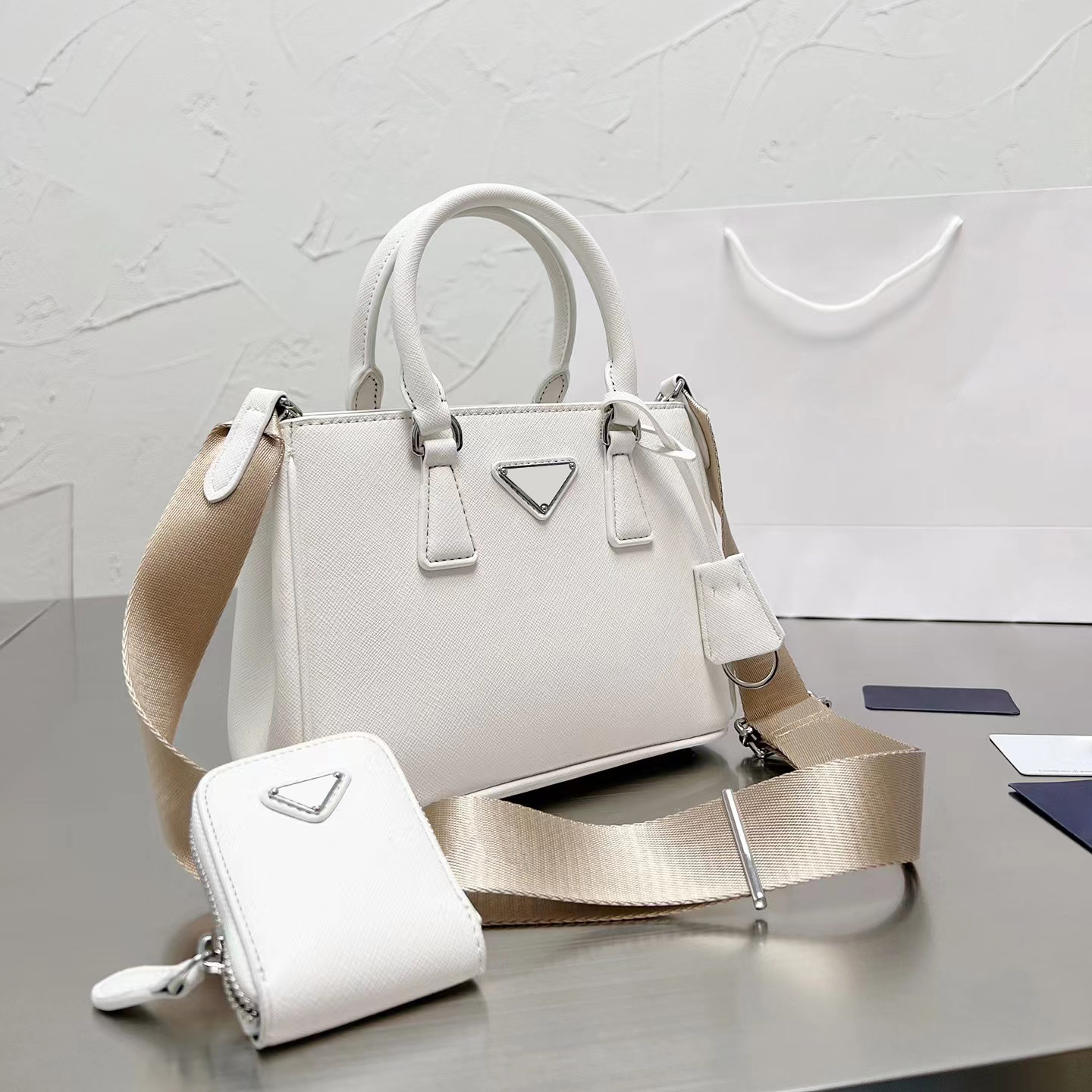 

Totes bags Designers Handbag Luxurys Shoulder Bag Crossbody handbags large capacity Wallet Classic Solid color practical Versatile leisure styles good nice, White