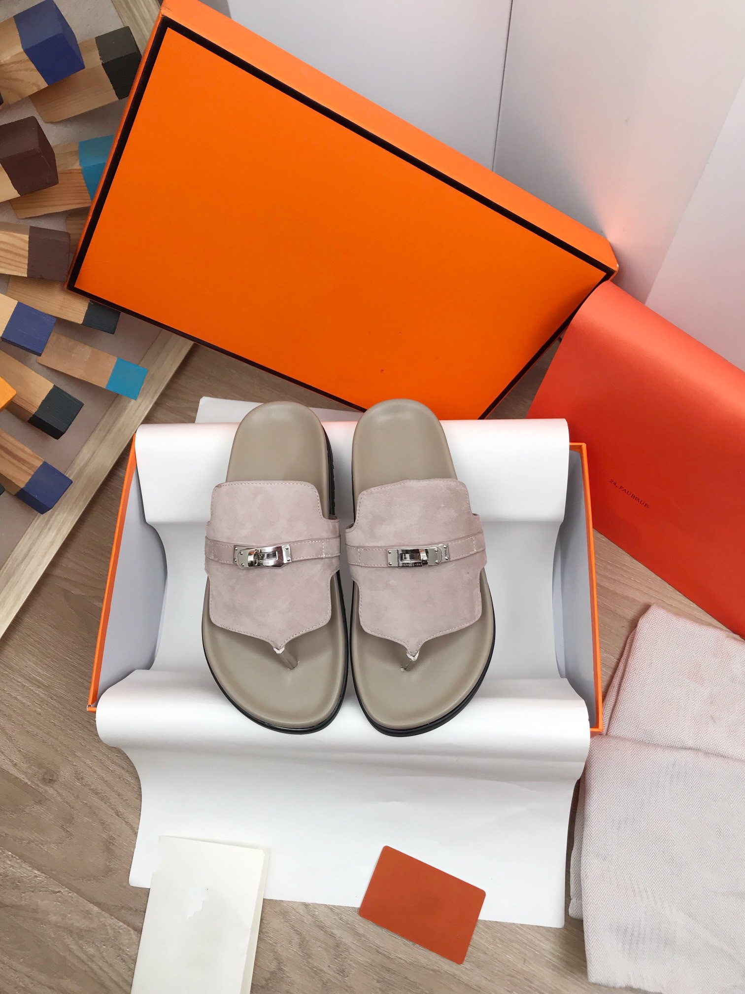 

designer sandals Women slides Pool Pillow Mules Sunset Flat Comfort Mules Padded Front Strap Slippers Fashionable Easy-to-wear Style Slides 0609, 01