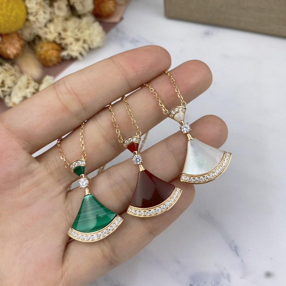 

Bugal DIVAS DREAM skirt necklace earrings Jewelry Set Counter Highest Quality Official Replica Natural Malachite White Fritillary onyx 18K gold plated never fade