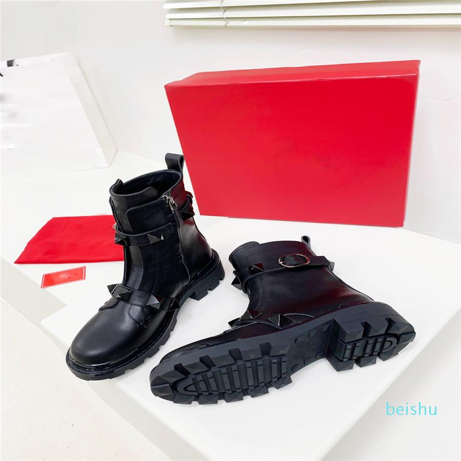 

2021 Designer Women ROMAN STUD CALFSKIN COMBAT BOOT lady Fashion ankle boot Leather Granulated Rivet boots Wint Valentinoe''Valentinoity KzO
