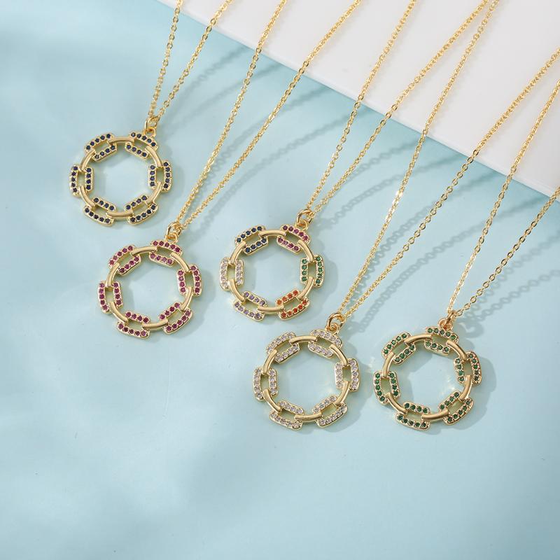 

Pendant Necklaces Diamond Electroplating Micro Inlaid Round Card Hollowed Out Irregular Stripe Color Necklace Men And Women Hip Hop