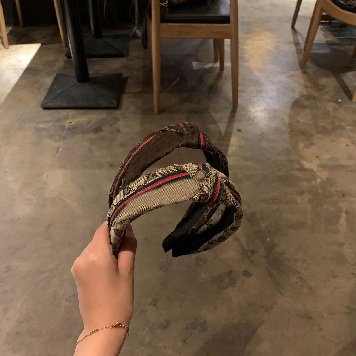 

22ss 19style Korean Brand Designer Letters Headband Luxury Women Red Green Stripe Wide Edge Bowknot Hair Hoop Girls Luxury Twist Turban Headwrap Head Accessories