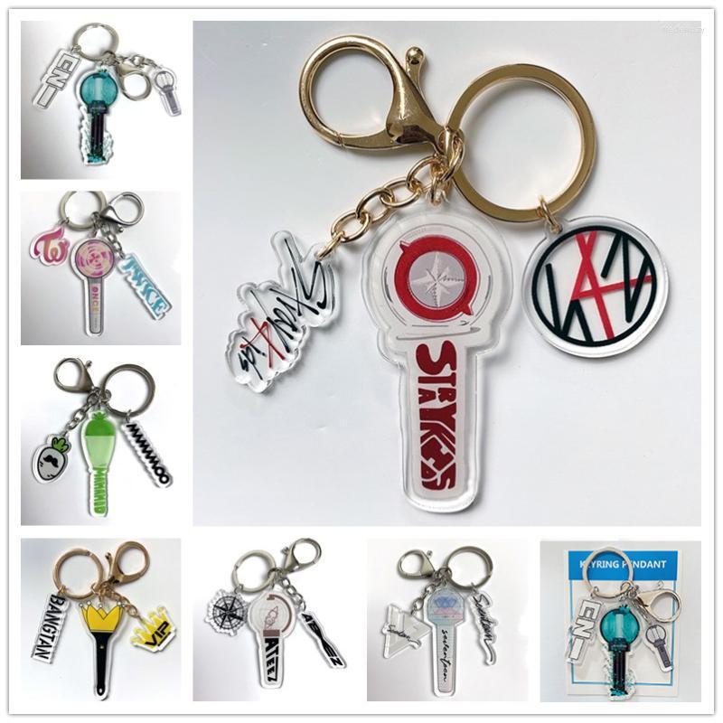 

Keychains KPOP Silver Gold Keyring Stray Kids ENHYPEN TWICE Seventeen MAMAMOO ATEEZ Keychain Pendant Ornaments Fred22