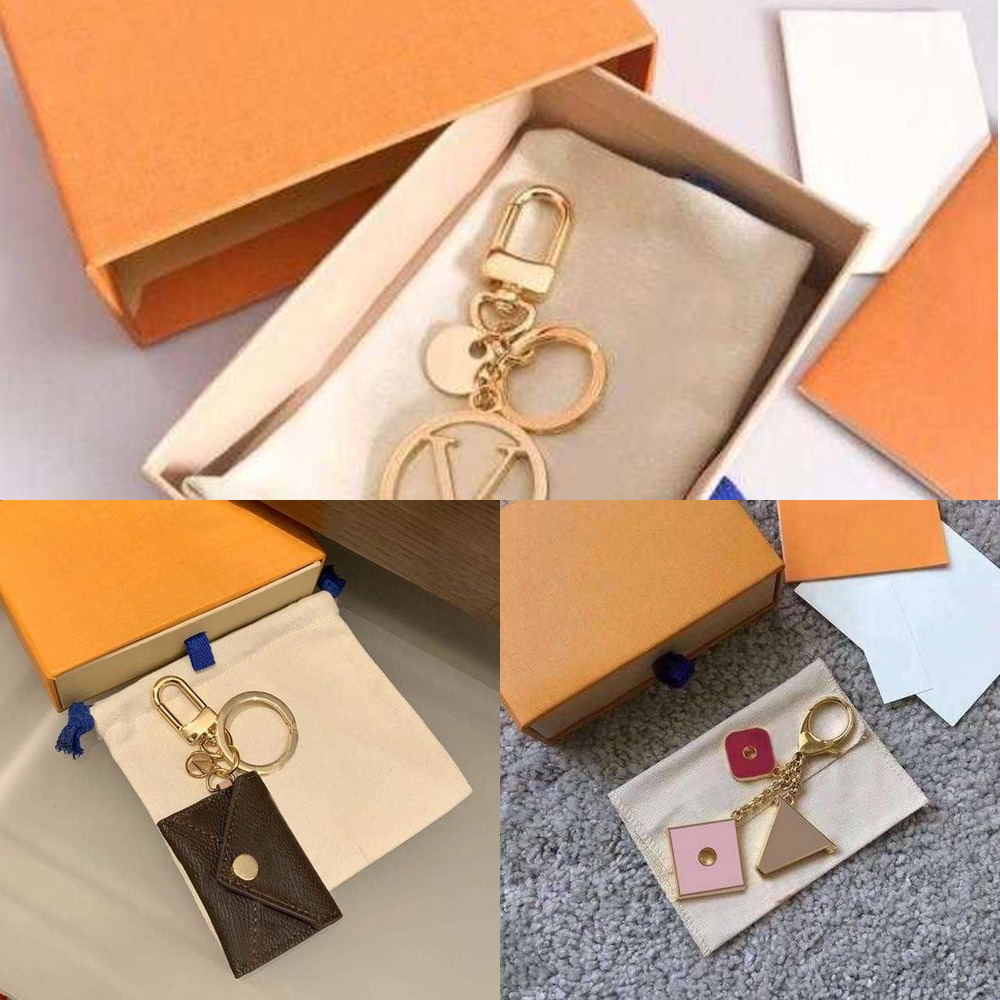 

Fashion Keychain Key Buckle Letters Design Handmade Leather Keychains Men Women Bag Pendants 6 Option Top Quality32458