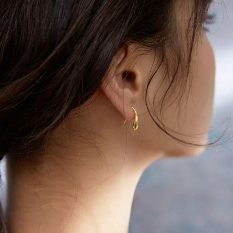

Stud Exquisite Korean Fashion Piercing Drop Water Gold Minimalist Earrings For Women Jewelry Wholesale