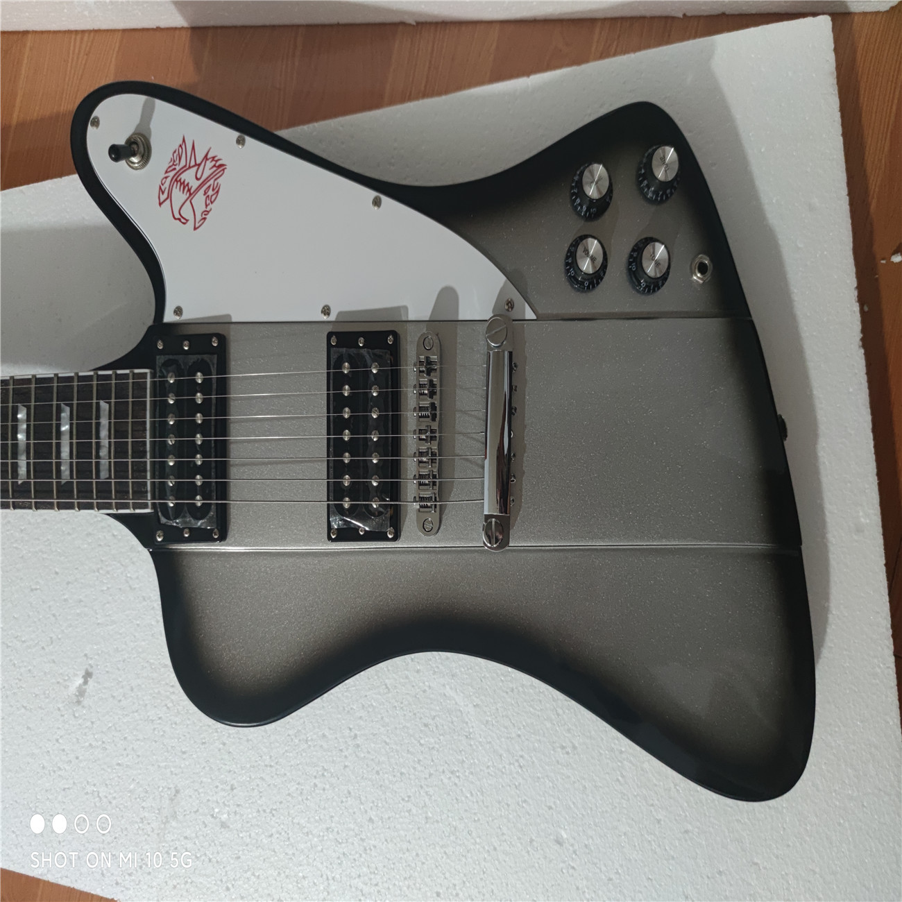 High quality 7-string electric guitar, black progressive paint, white decorative board, chrome plated hardware rosewood fingerboard-image-760007558