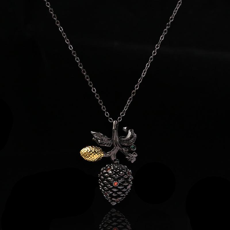 

Other Retro Unique Plant Pine Cone Pendant Necklace Clavicle Chain Black Gold Series Ladies Jewelry Banquet Wedding NecklaceOther