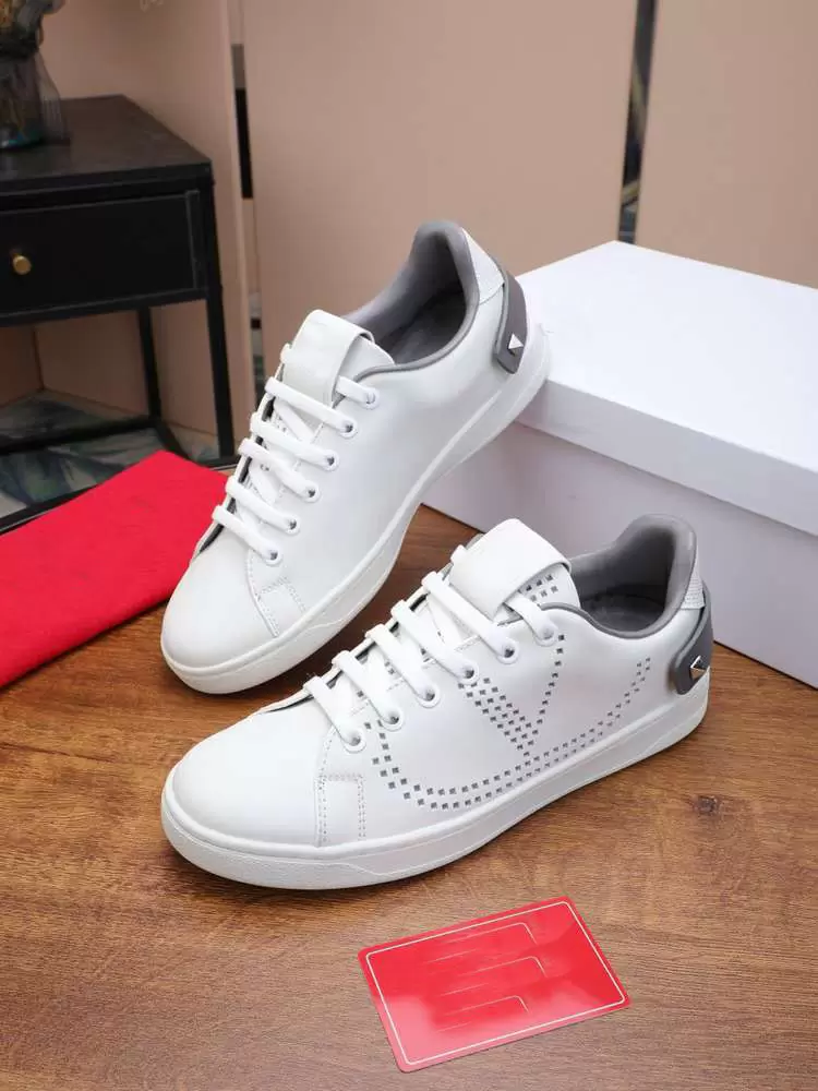 

2022 New Top Quality Designer Mens and woman Casual Shoes''Valentinoe''Valentinoity Fashion Leather Sneakers Luxury Trainer MLc