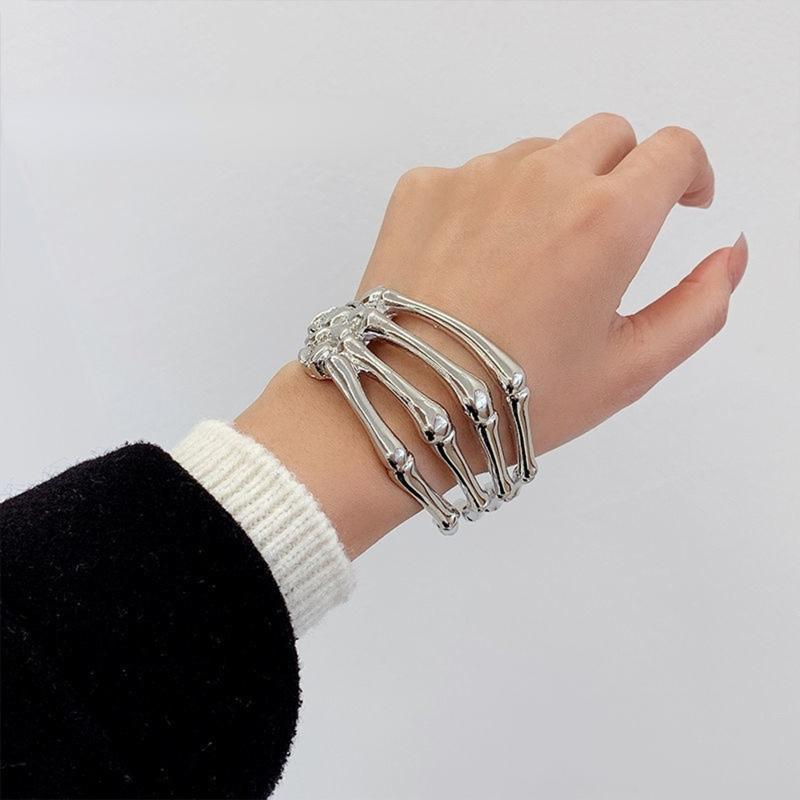 

Bangle Dark Wind Show Field Adjustable Bracelet Female Niche Design Explosive Skull Ghost Claw Clothes Sleeve Hoop Arm Ring DropshipBangle