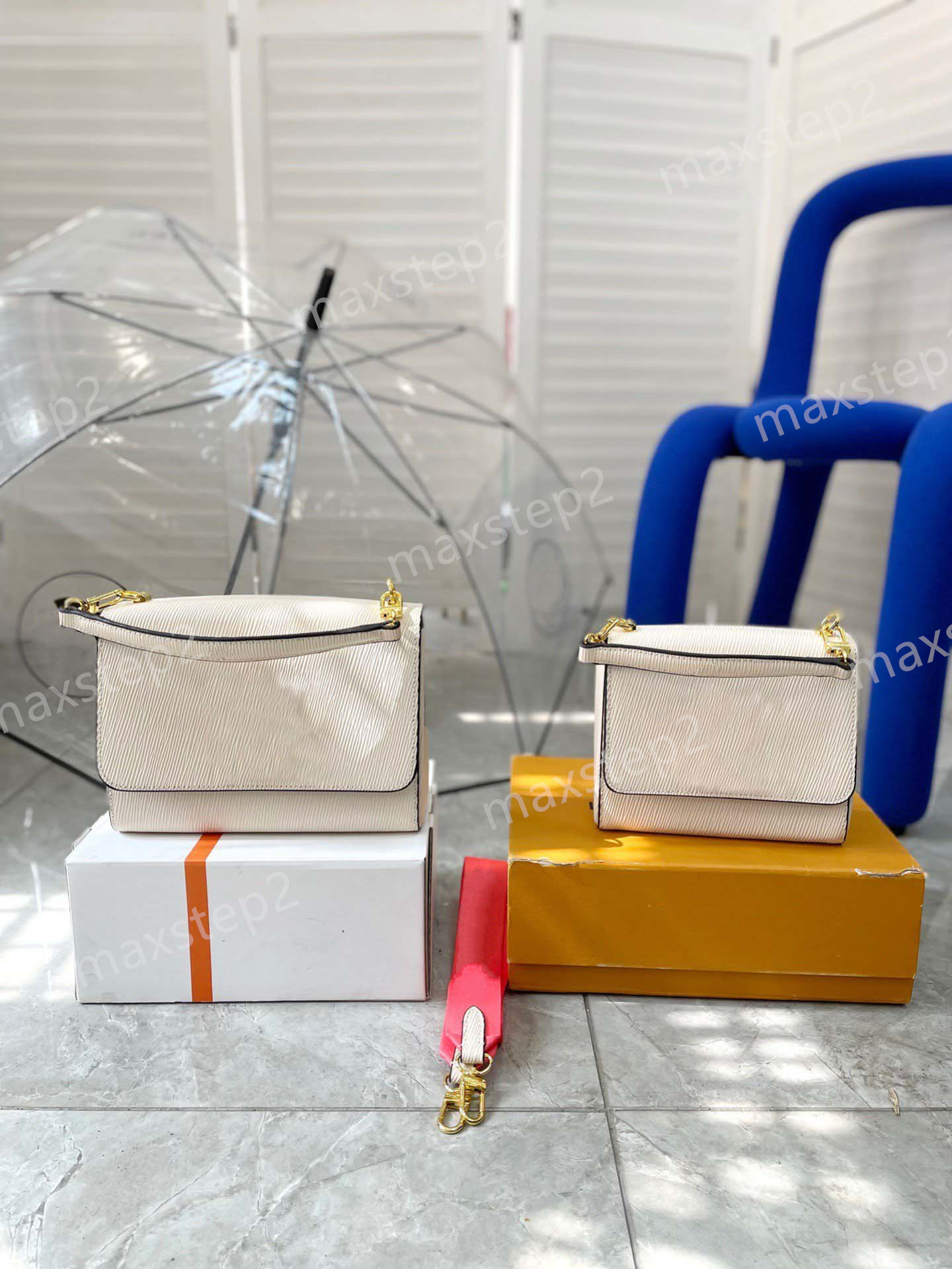 

Twist-Lock Handbag Twist MM PM Shoulder Bag Quartz White Black Eradient Colors Wide Detachable Strap Womens Luxurys Business Flap Designer Cross Body