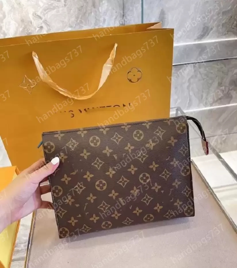 

Designers Clutch Bags Men and Women Luxurys Handbags Classic Large Capacity Brown Purses Business POUCH Wash Bag 26cm GGs LVs YSLs louiseity viutonity VUTTONS