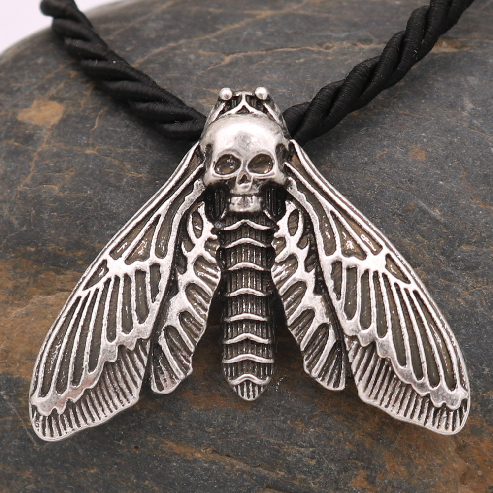 

Popular New Skull Head Moth Necklace Popular Accessories Animal Pendant Women's Jewelry
