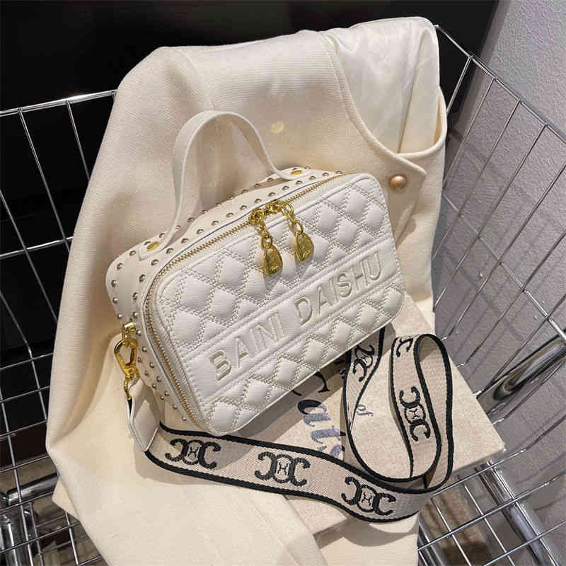 sac à main brodé en 2022 Nouveaux sacs de messager à épaule polyvalente à la mode haut de gamme
