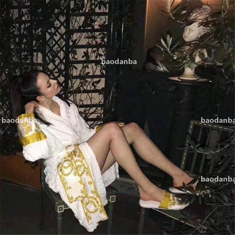 

Women And Man Autumn Winter Thick Robes Fashion Long Sleeve Bathrobe Embossed Style Retro Letters Couple Pajamas s
