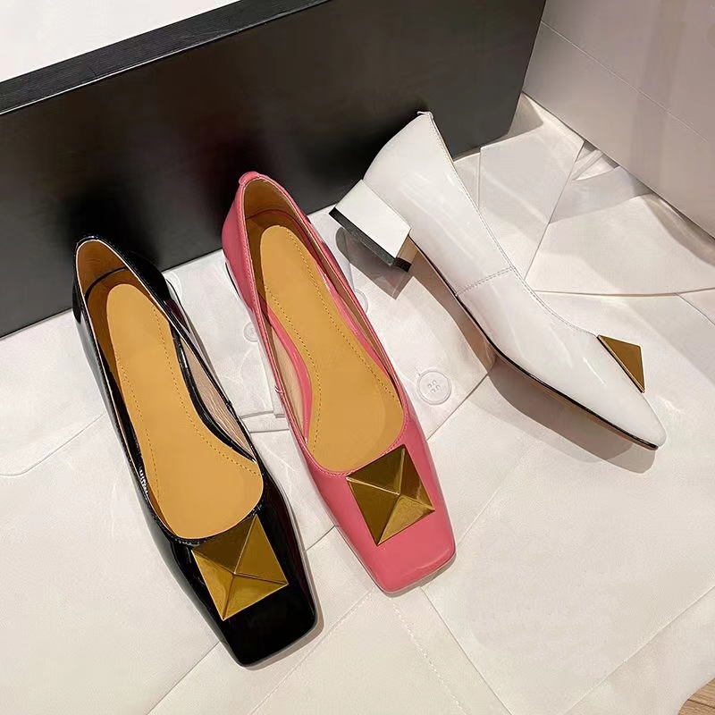 

Top luxury patent leather Ballet Flat Shoes spring and summer new shallow mouth piece fashion versatile square head heel large V buckle rivet women's formal shoes 35-43, Black