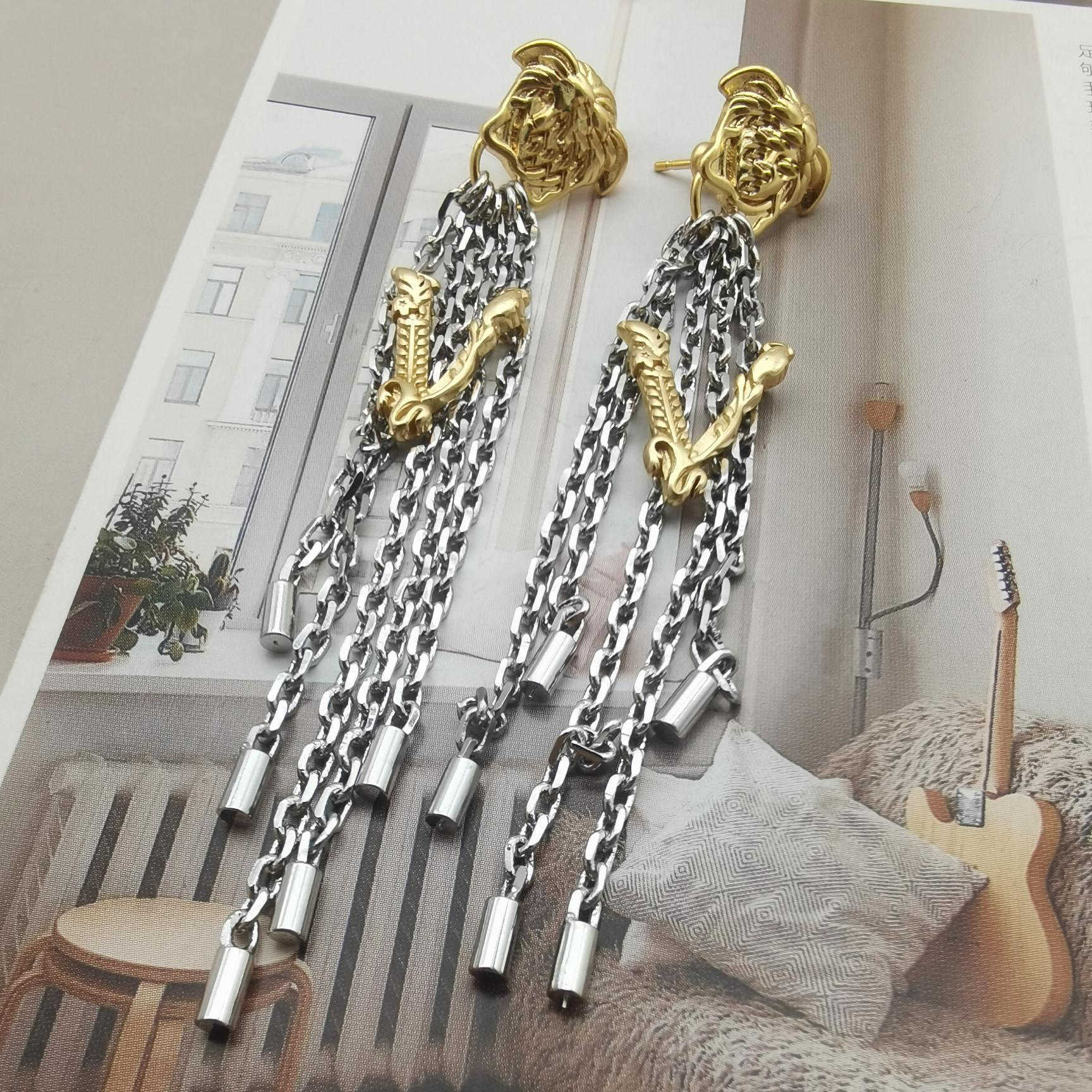 

Fashion Designer Earrings V Letter Banshee Medusa Head 18K Gold Plated Womens VE027