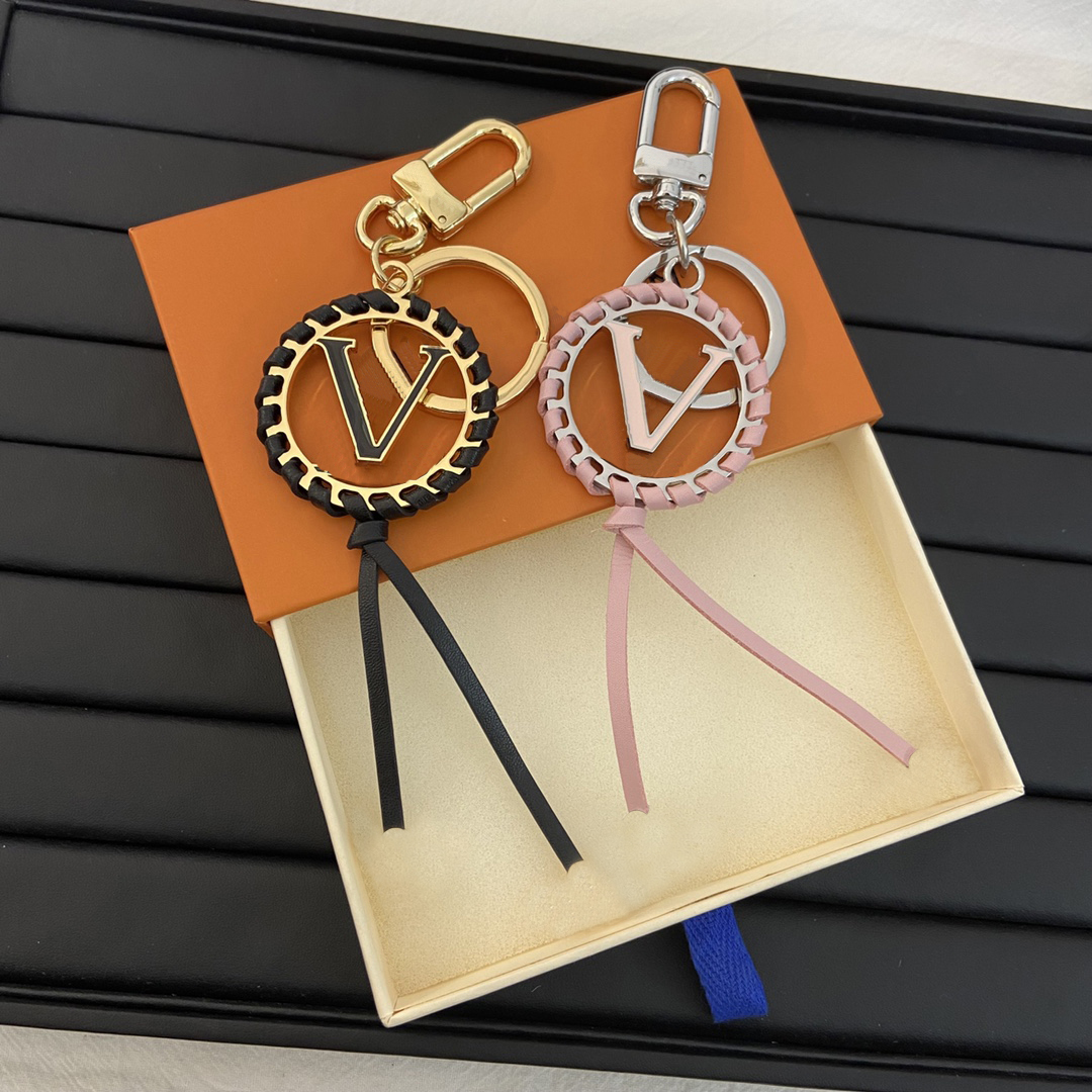 

Carabiner Keychain For Men Women Designer Key Chains Leather Rope Gold Letter Luxury Keychains Fashion Bag Pendant Ornaments Keyrings