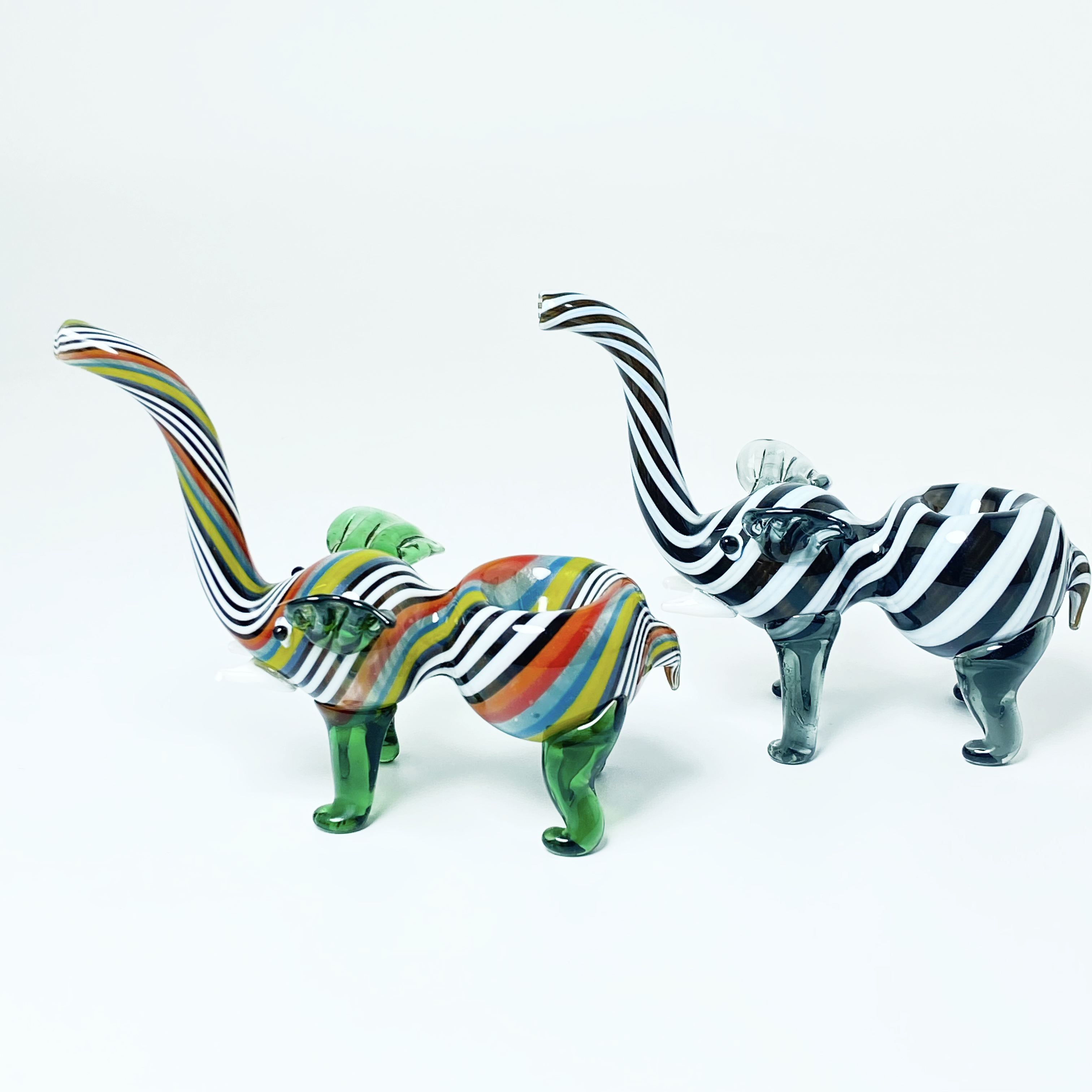 

3.15 inch Creative Elephant Shape Tobacco Pipe Hand-blown Herb Bowl Glass Hand Smoking Pipe