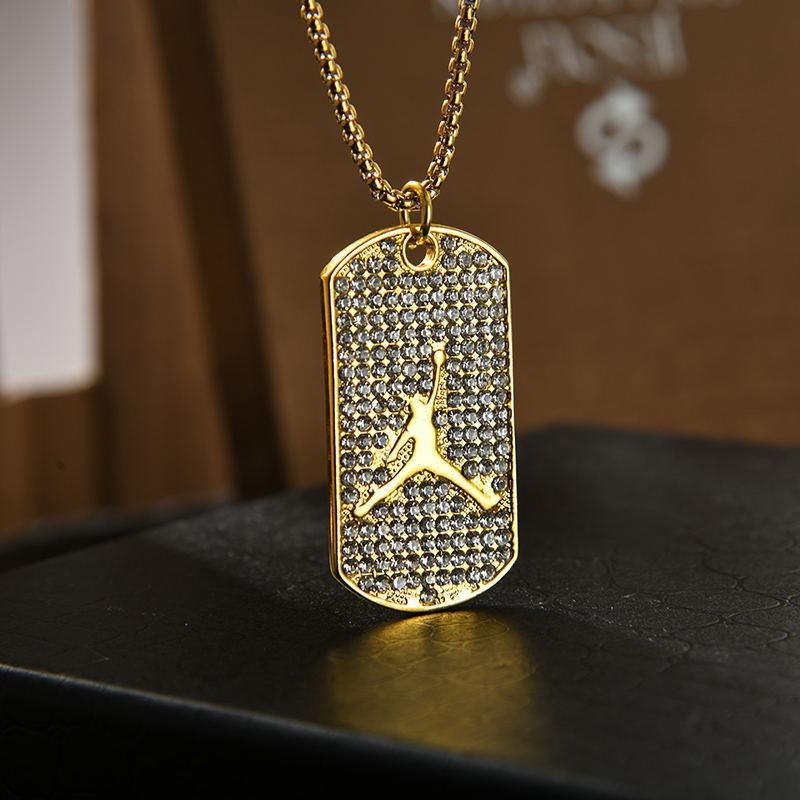 Pendentif Colliers Megin D Acier Inoxydable Titane Or De Luxe Zircon Joueur De Basket Badge Collier Chaînes Collier Pour Hommes Femmes JewelryPe