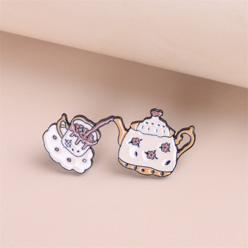 Cute Tea Pot Brooches Pin for Women Kids Fahsion Jewelry Shirt Coat Dress Denim Bag Decor Metal Enamel Pin