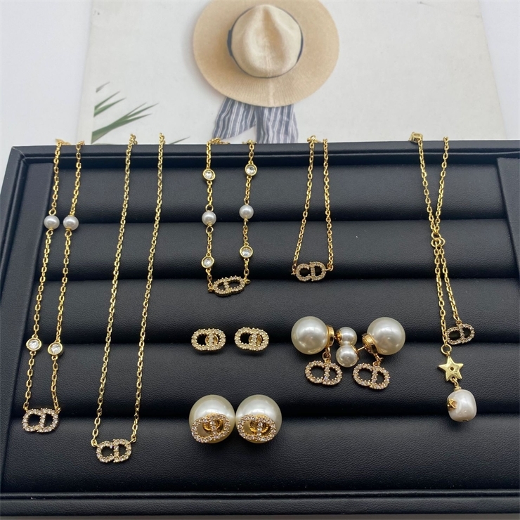 

12% OFF jewelry The New minority design letter pearl necklace clavicle chain net red same simple Earrings female