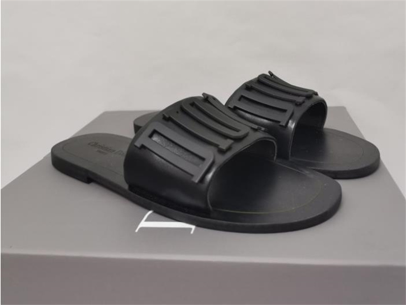 

2022 Designer Slippers New r Luxury Slides Men Summer Rubber Sandals Beach Slide Fashion Scuffs Women Slippers Indoor Shoes Size 35-45 With Box