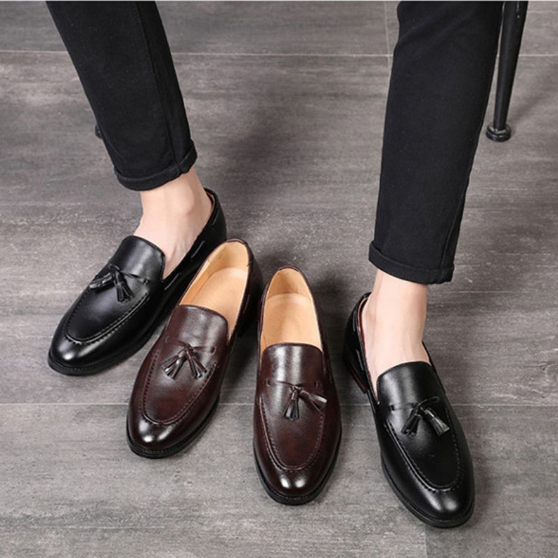 

2021 Spring and Autumn New Loafers Men Shoes PU Leather Pointed Toe Flat Bottom Casual Fashion Tassel Trend Wild HL059, Black