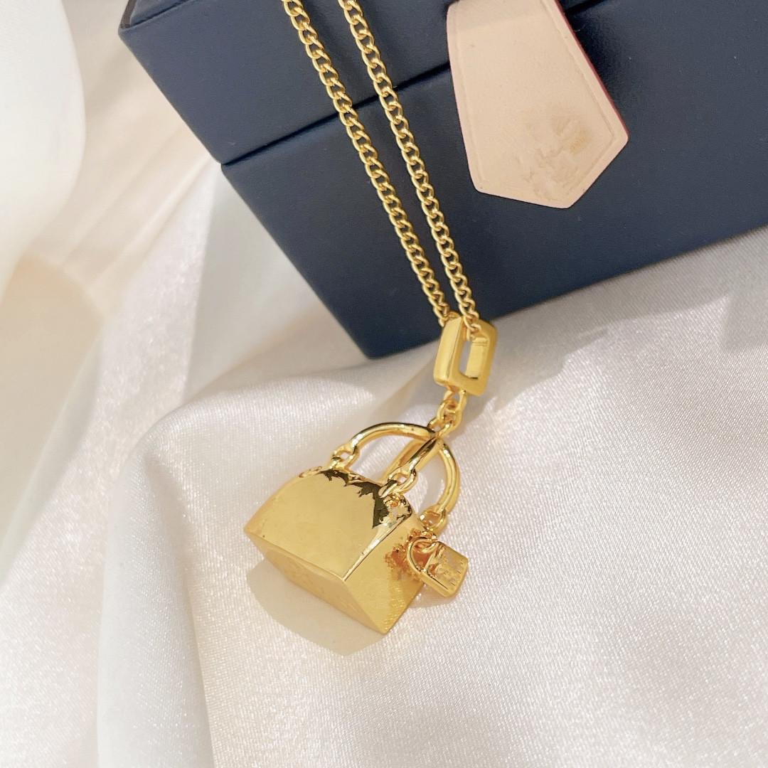 

2022 Designer pendant necklaces female luxury jewelry classic letter printing woman handbag gold pendant Choker accessories wedding lovers Gift have box