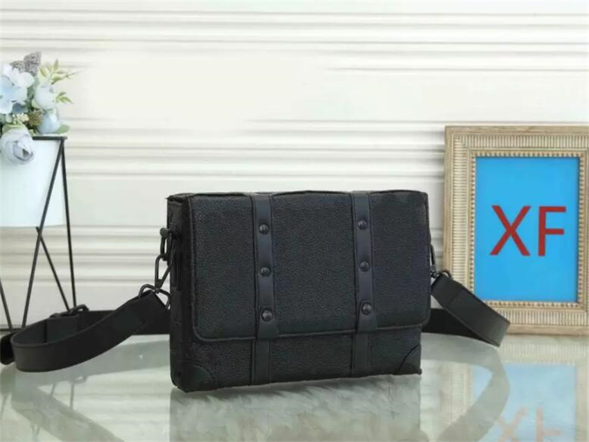 

Designer Shoulder Bags Trunk Messenger Bag Mens Monograms Embossed Leather Flower Printed Trunks Crossbody Handle Bag's Luxury Flap Handbag M45727 M57726, Black