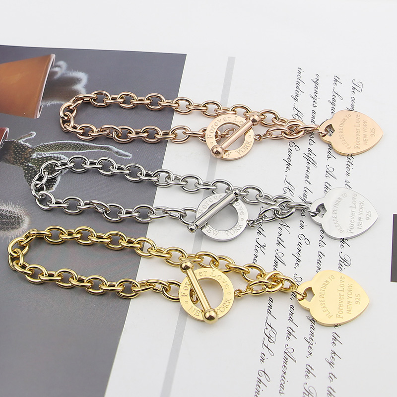 

Top Quality 3 Colors Women Designer Bangles Love Heart Pendant Stainless Steel Buckle Luxury Style Couple Bracelets Lady Party Gifts Wholesale