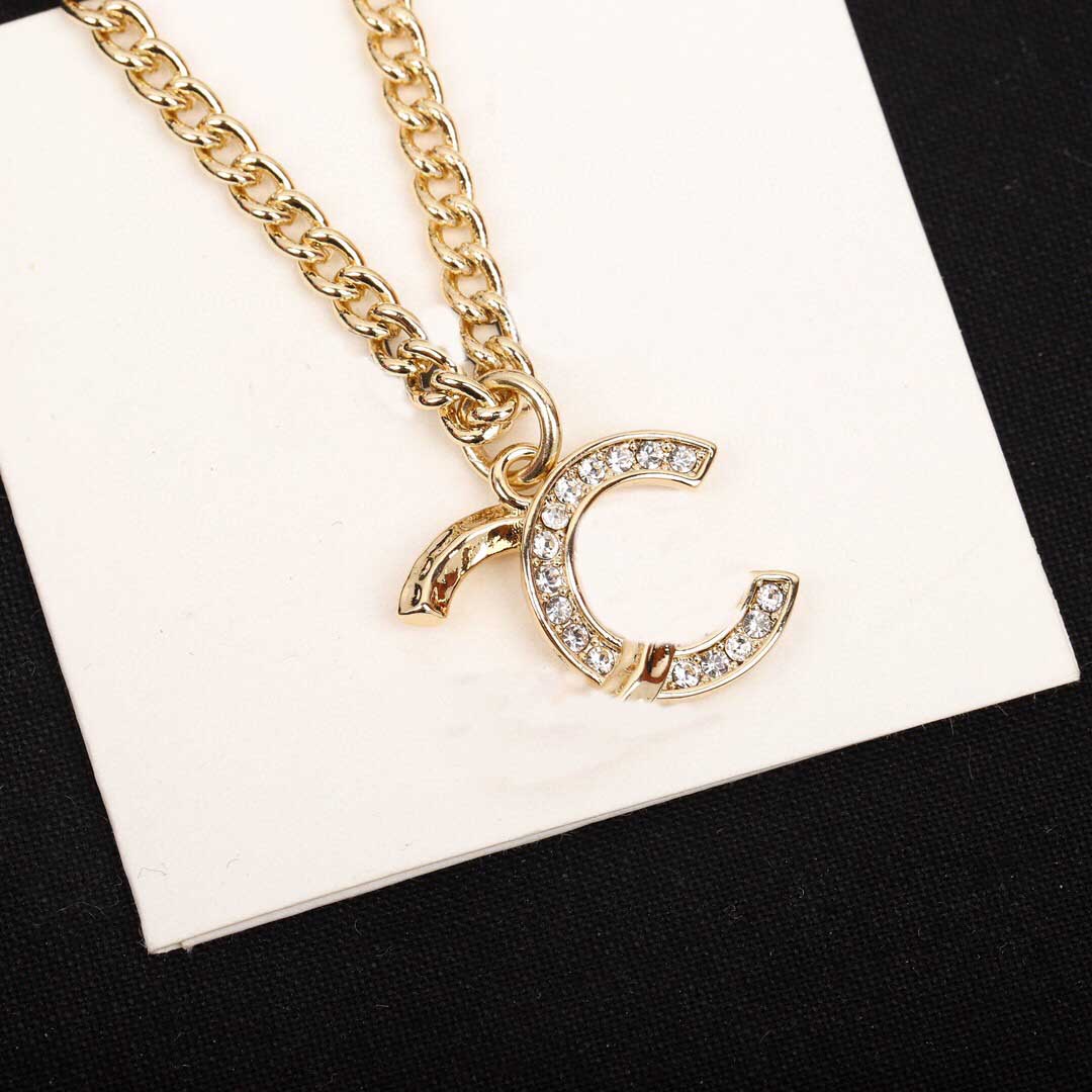

2022 Top quality Charm pendant necklace with diamond and metal design for women wedding jewelry gift have box stamp PS4684
