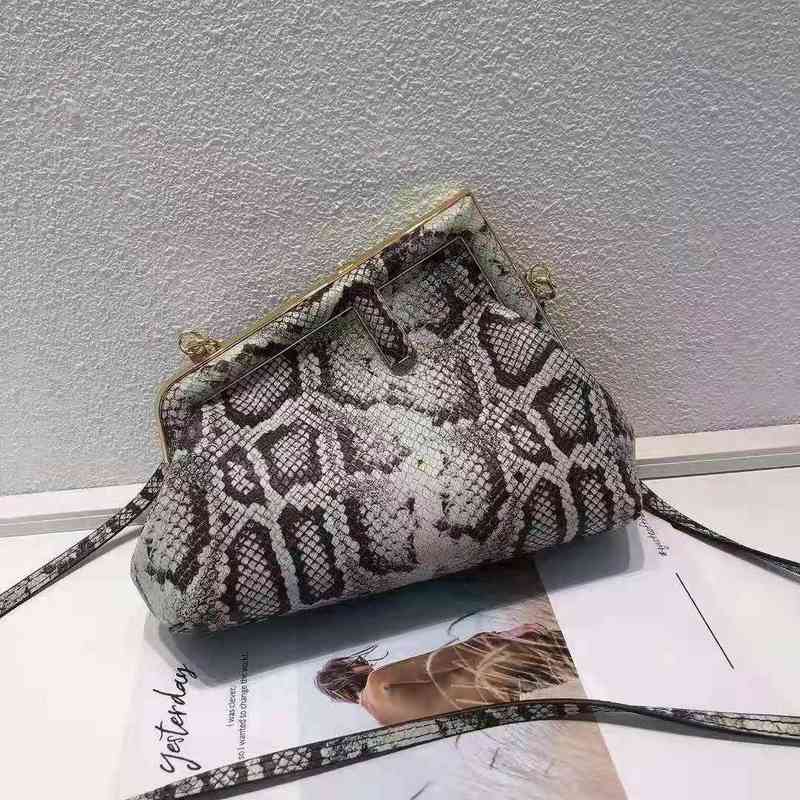 

Factory Online Export Designer Tide Brand Ladies Bags Net Red Right Angle Clip Leather Women's Banquet Pattern Messenger Shape 2022 New, Black 24cm