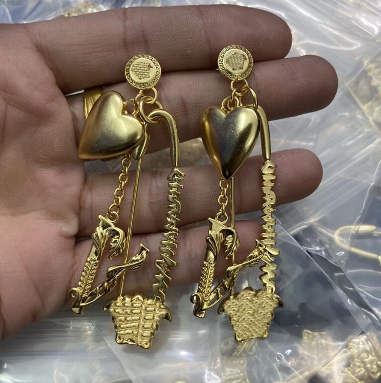 Fashion new designed long earring Stud V letters pin pendant Banshee Medusa head portrait 18K gold plated women's Earring ladies Designer Je