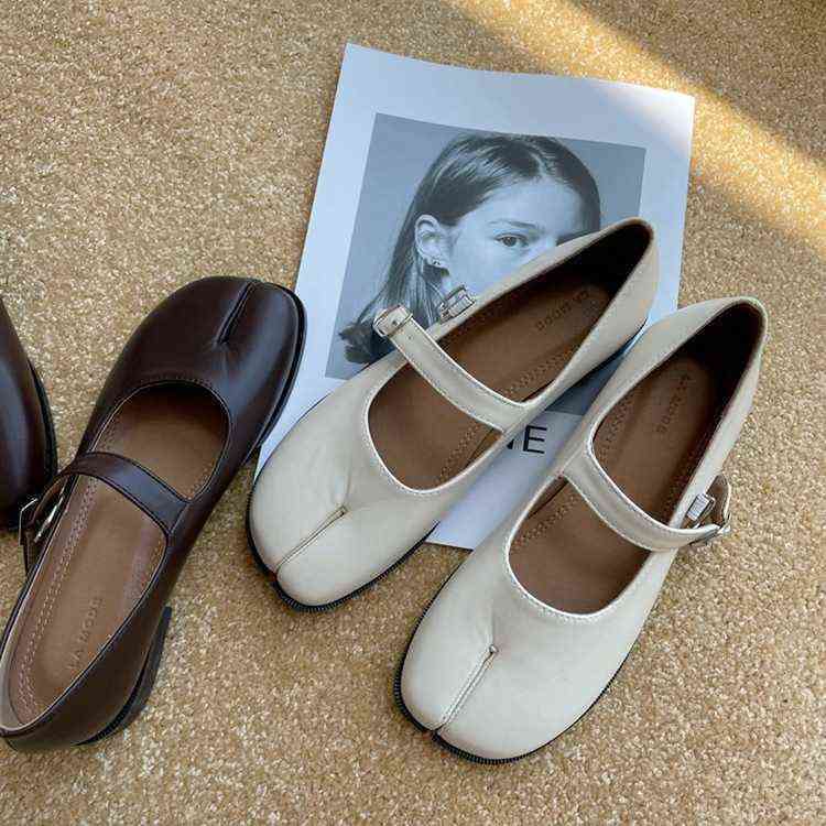

Dress Shoes New Hollow Out Flat Sole Small Leather Shoes Mary Jane One Line Belt Buckle Split Toe Shoes Fashion Loafers Women Sandals 220324, Black