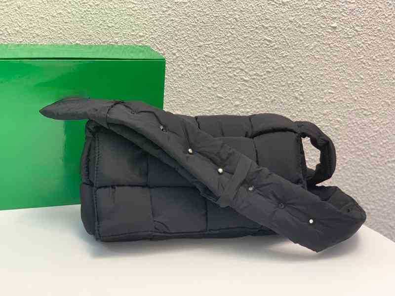 

Handbags Venetas Designer Bottegas Hand Style Vibe Woven Nylon Diagonal Bag Kenjima Same Versatile Shoulder Bag Men's and Women's Pillow Bag, Black