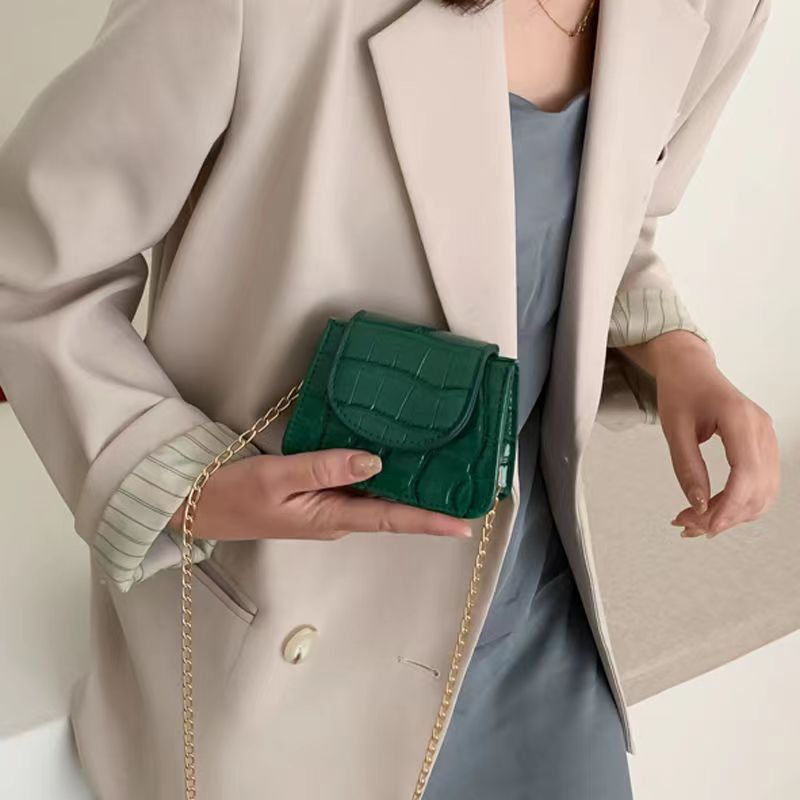 

Versatile bag female stone cross messenger chain portable small square bag, Red