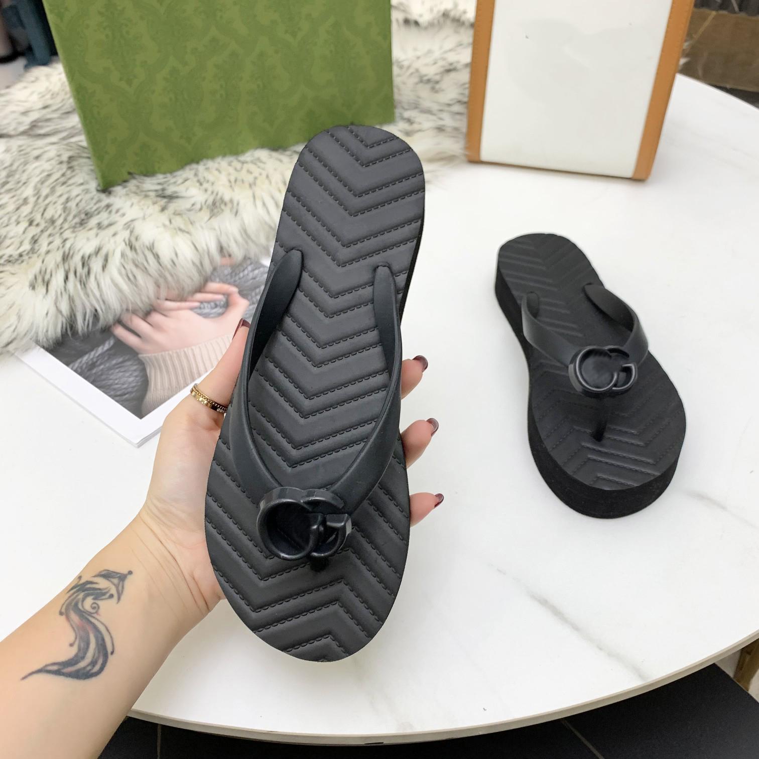 

2022Designer Trendy sandals Fashion Lady Slippers Multi color Comfortable Breathable Flat Bottom Genuine Leather Size 35-42, Red