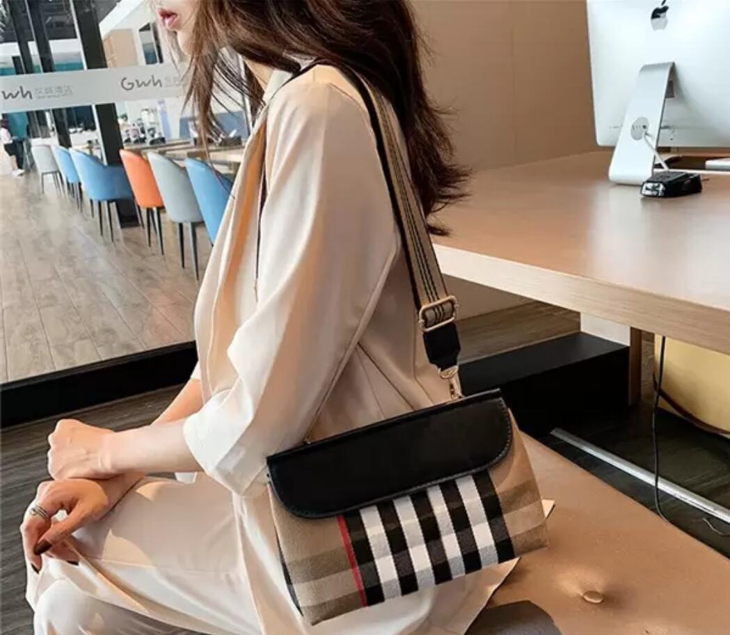

Wholesale canvas big brand fashion shoulder bag female chest bag ladies casual bracelet handbag retro presbyopic wallet messe, Black