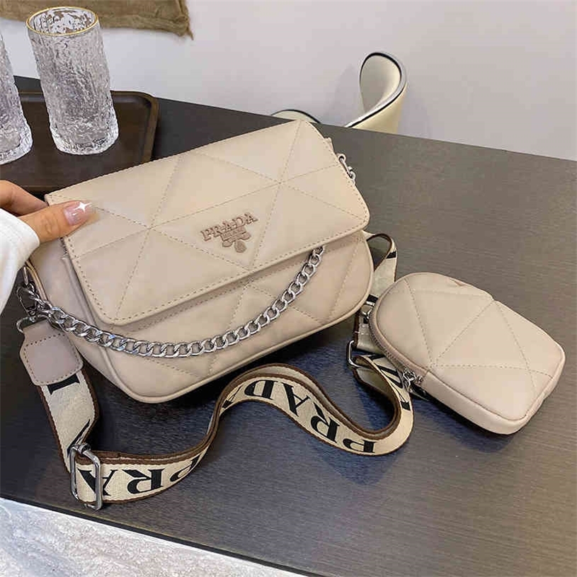75% de réduction Outlet Store Super Fengxiang chaîne de verrouillage simple épaule oblique portée filet rouge petit sac carré