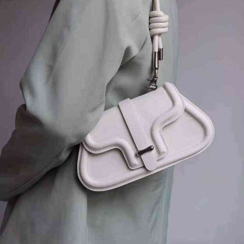 

Evening Bags Women's bag niche design 2022 summer new fashion Single Shoulder Pull knot motorcycle casual versatile messenger women's 220211, Beige