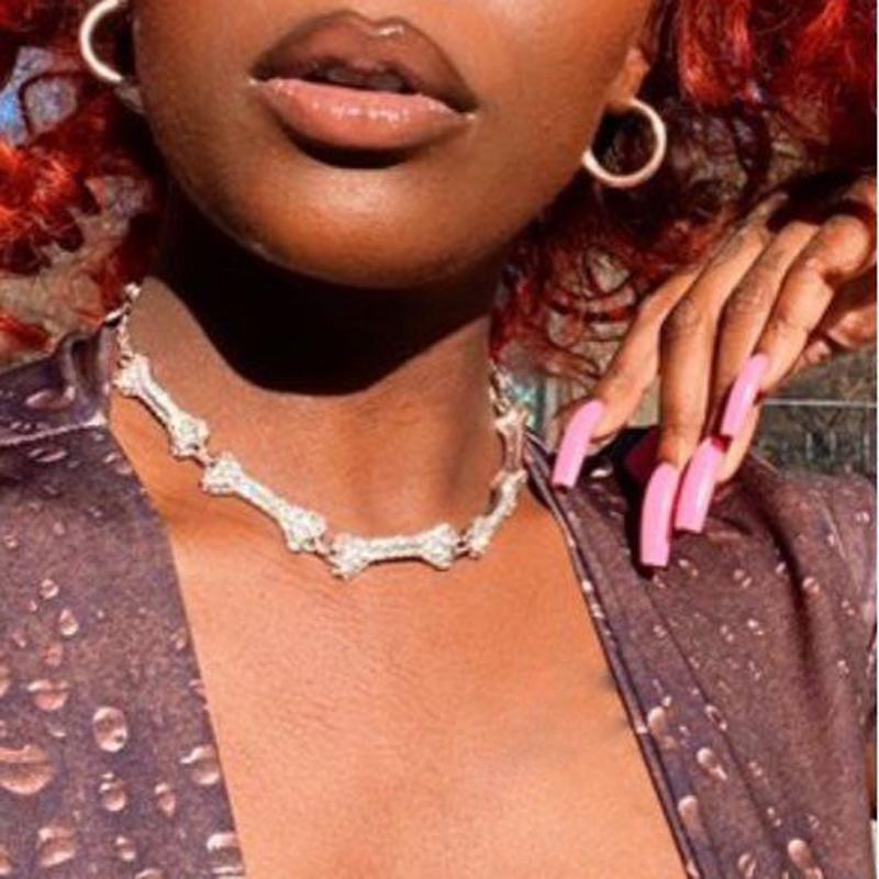 

Chains Valentine's Day Gifts Hip Hop Bone Pendant Necklace With Clear Cz Paved Women Men Fashion Gothic Punk Party Choker JewelryChains