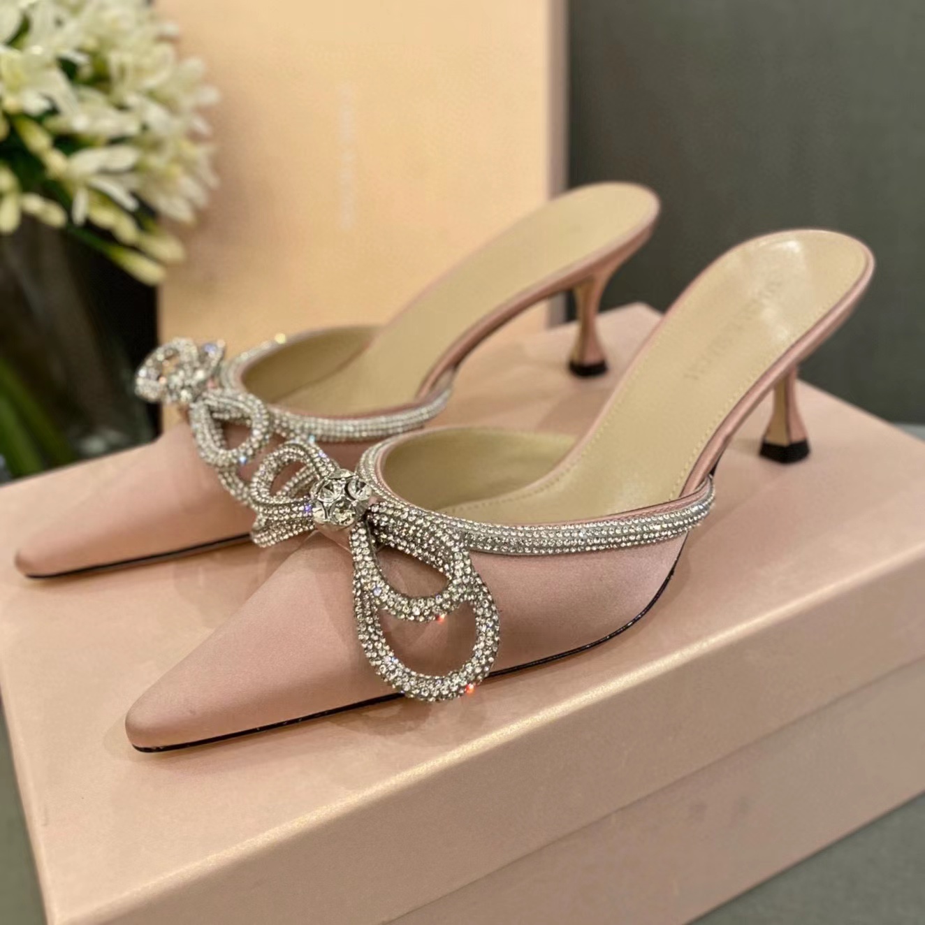 

Mach Red Bottoms Heels Women Slippers high quality Sliders Sandals Designers Classic heeled heel Embellished Pumps Crystal wedding dress Occupation Sexy 35-42