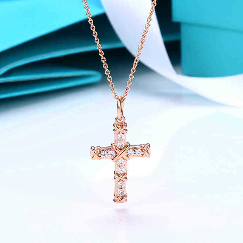 

TIF Cross Diamond Pendant Necklace S925 Sterling Silver Wimen Necklace Light Luxury Design Necklace High-end Valentine's Day