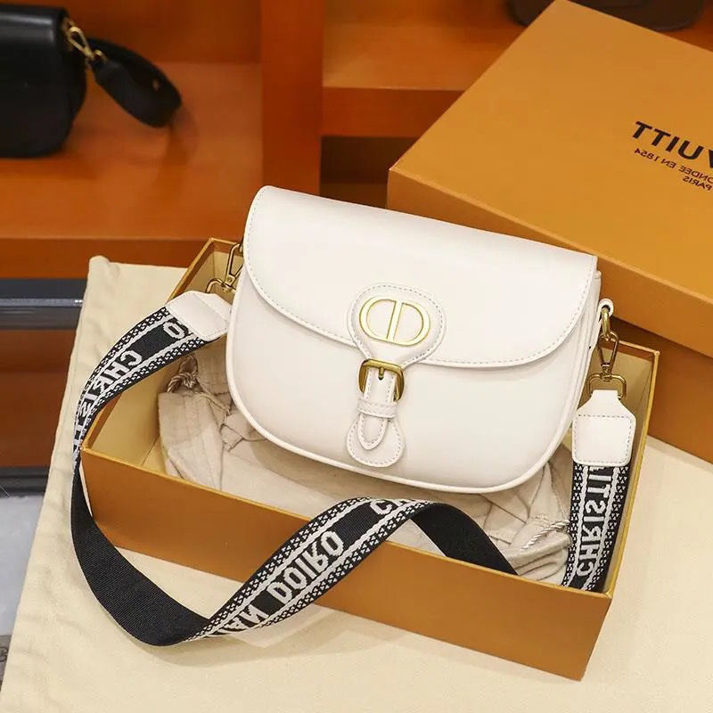 

Outlet [qiliang Store]xiangnai Bobby Shoulder Messenger Bag Tide Semicircle Saddle Bag Small Retro, White trumpet