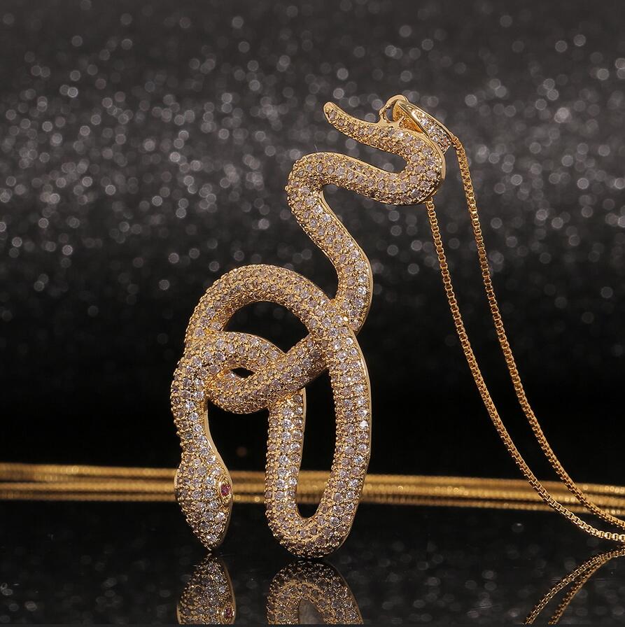 Nouveau conçu Viper Pendentif luxueux collier Micro incrustations de diamants Hommes Femmes Hip Hop Punk longs Colliers Designer bijoux Chaîne de