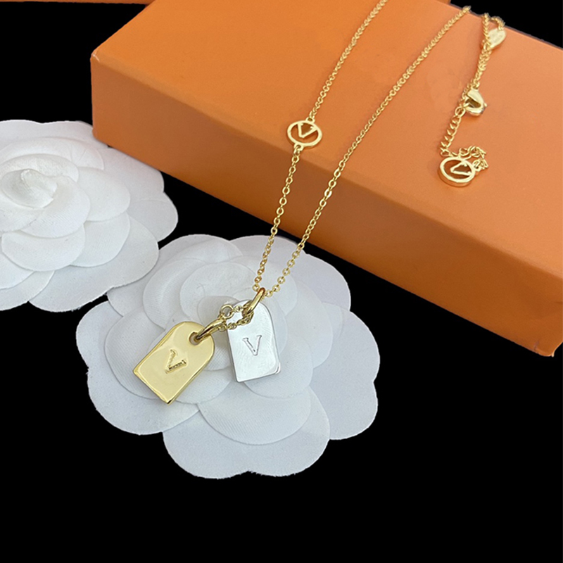

Designer Jewelry For Women Gold Chain Necklace Two Rectangle Pendant Necklaces Brand Classic Pattern Sweater Necklace Love Bracelet 207154XQ