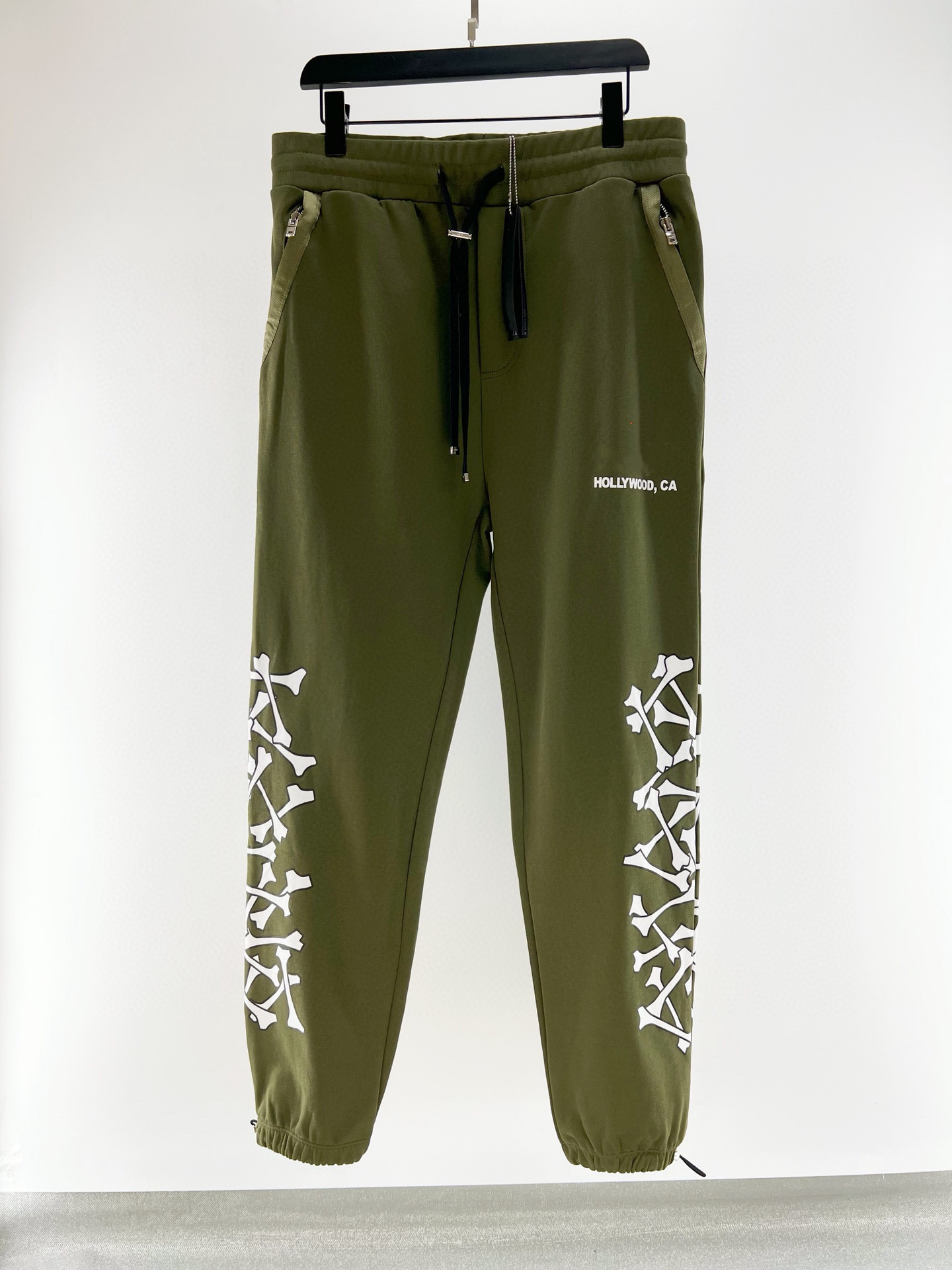 

mens luxury Designer pants casual style men embroidery green bone letter camouflage joggers pant hot sell cargo trousers elastic waist men Clothing