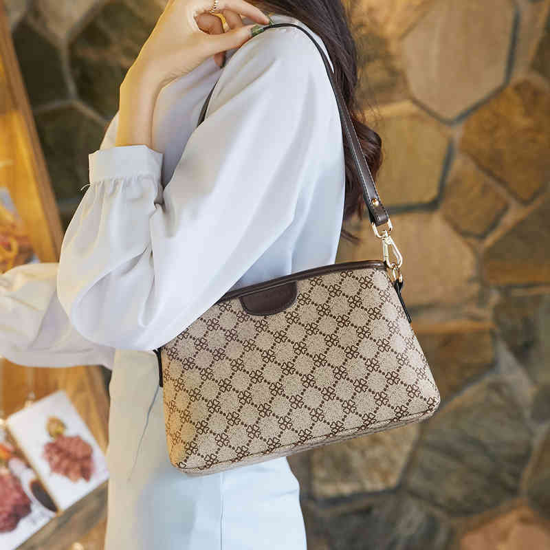 Clover shoulder bag Casual messenger Mommy bag Double Shoulder Tote Bag versatile un-image-774461441